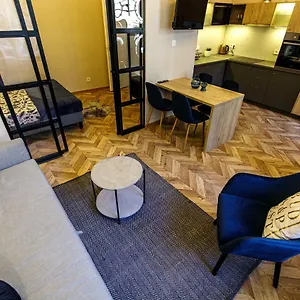 E13 - Elegant Budapest